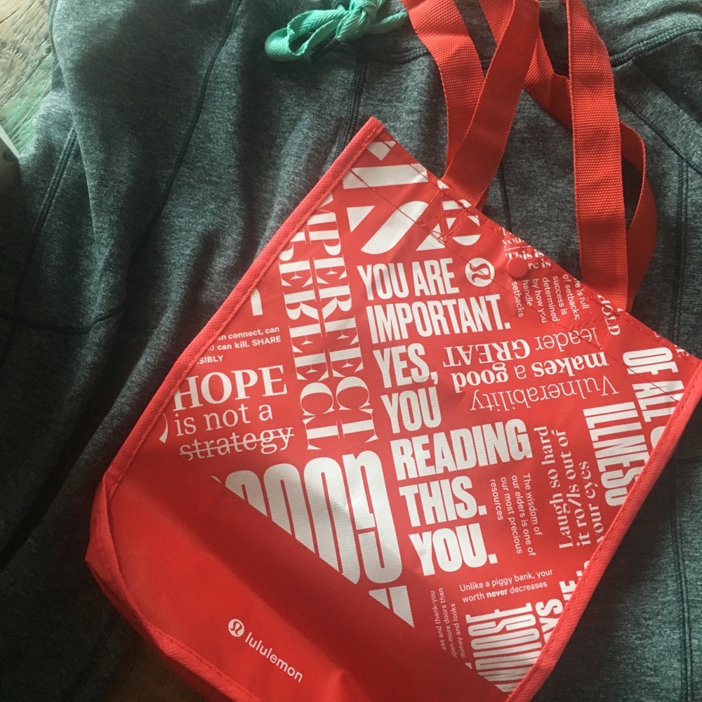 Lululemon Bag:) Bundle with a lulu purchase!🍋